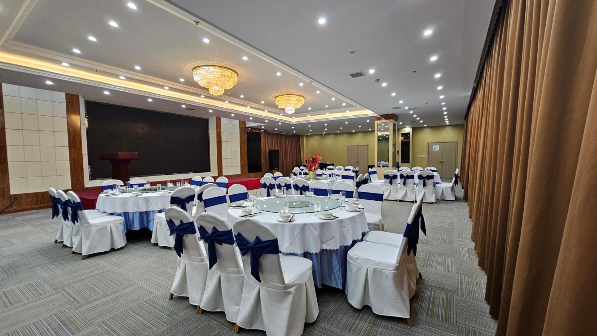 Holiday Inn Express Chengdu Tianfu Square By Ihg - Chunxi Road And Kuanzhai Alley Exterior foto